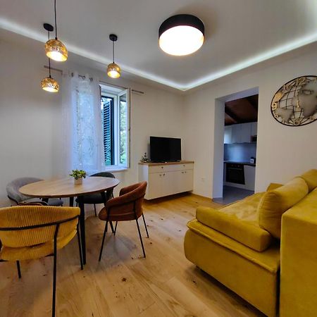 Relax And Enjoy Apartments Split Bagian luar foto