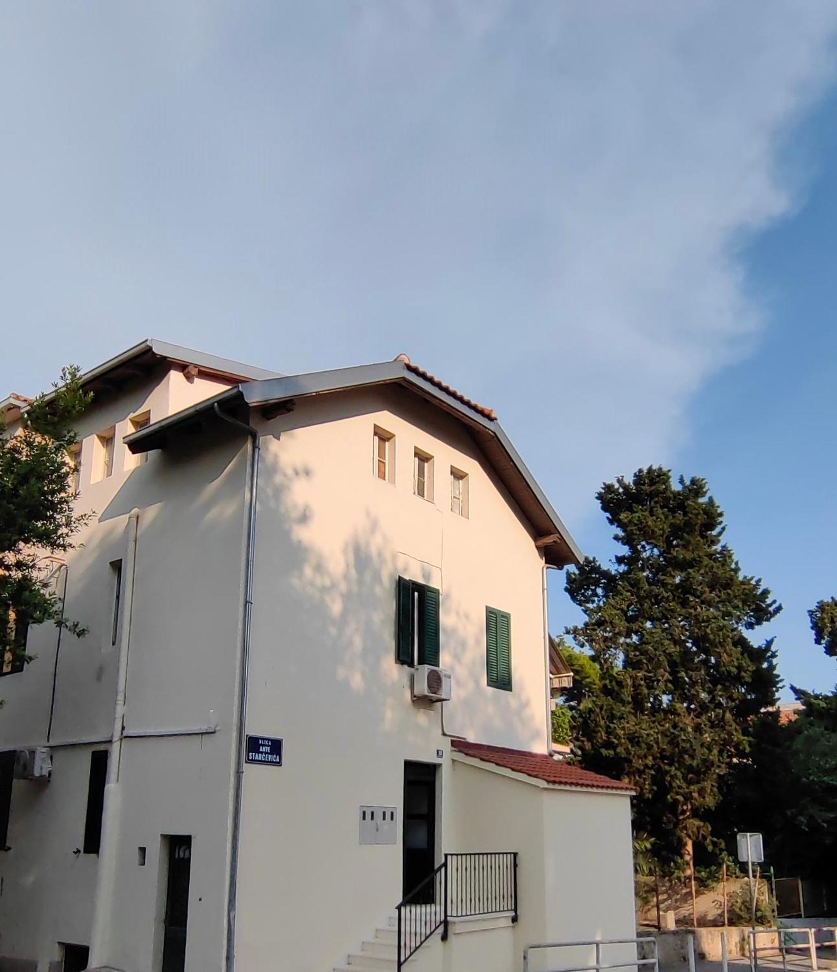 Relax And Enjoy Apartments Split Bagian luar foto