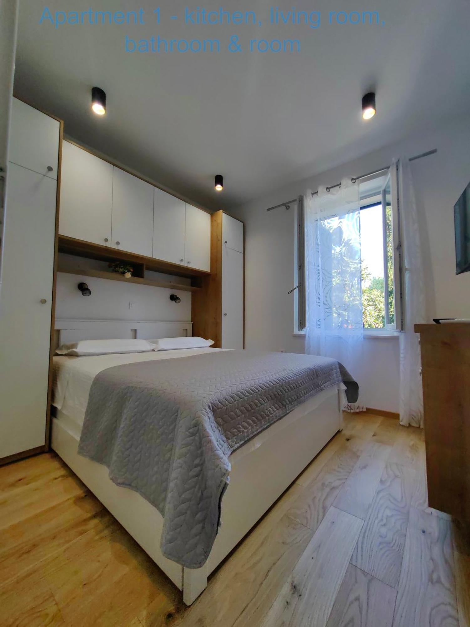 Relax And Enjoy Apartments Split Bagian luar foto