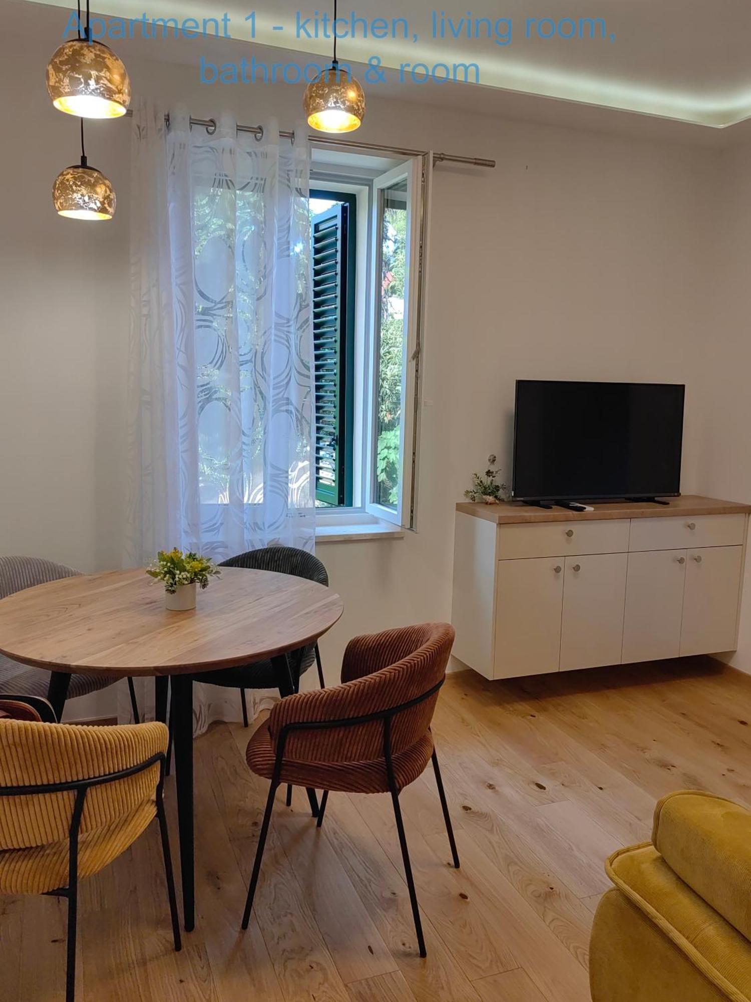 Relax And Enjoy Apartments Split Bagian luar foto