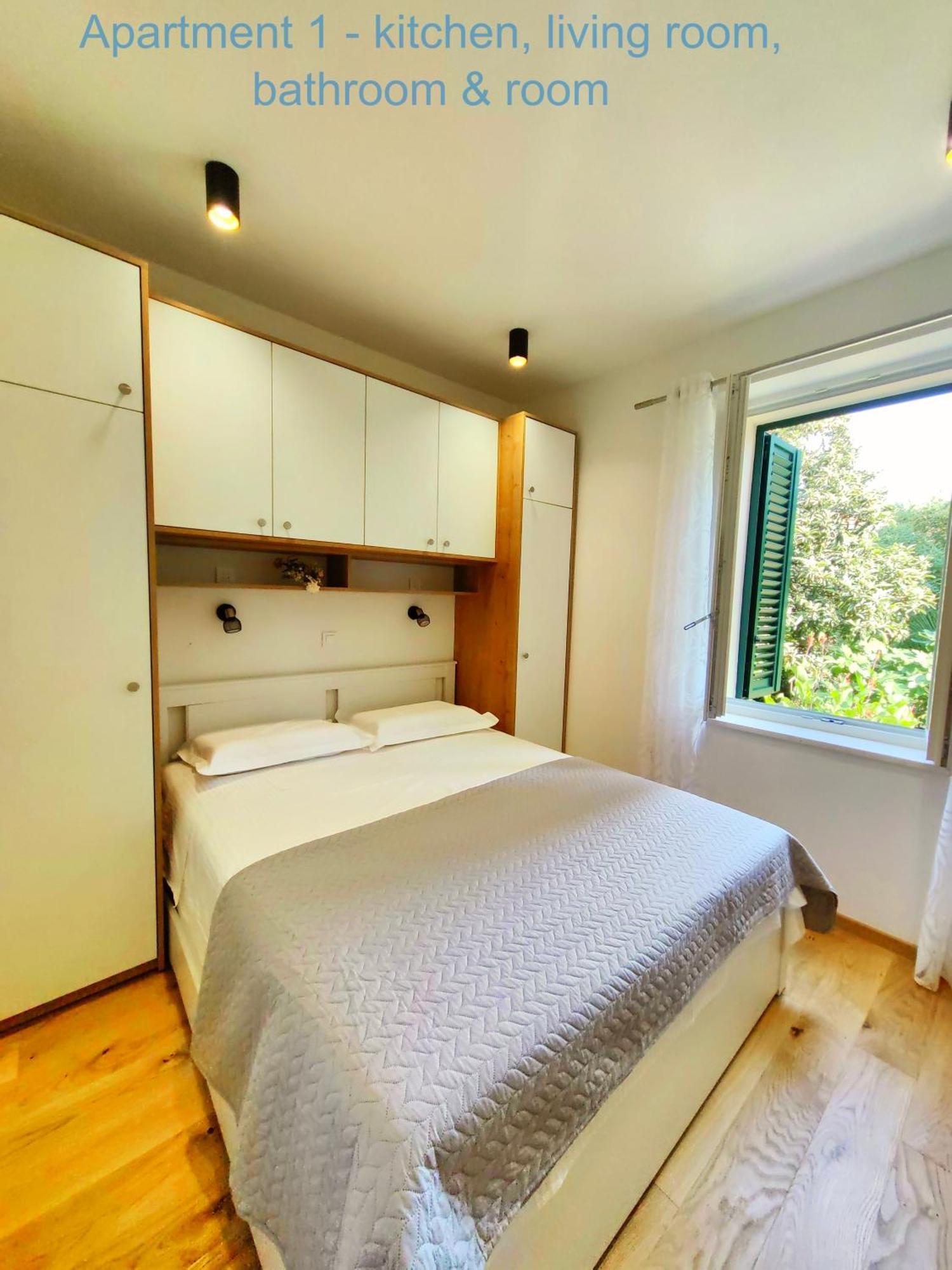 Relax And Enjoy Apartments Split Bagian luar foto