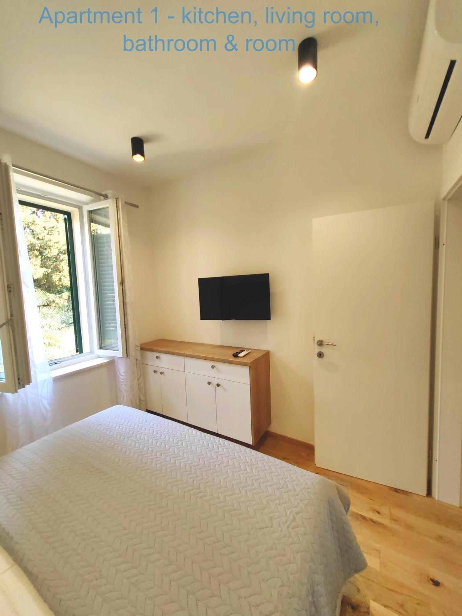 Relax And Enjoy Apartments Split Bagian luar foto