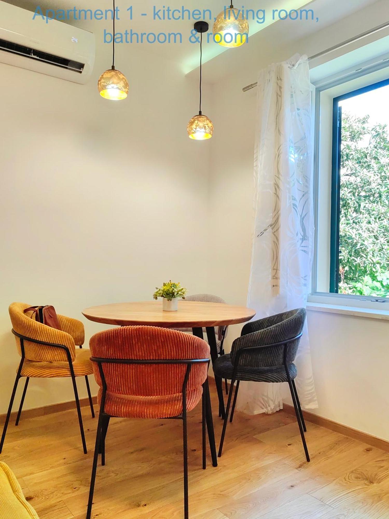 Relax And Enjoy Apartments Split Bagian luar foto